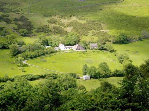 Farmhouse, Cottage & Bunkhouse for 27 on a Secluded Farm in the Black Mountains, Brecon Beacons, Wales